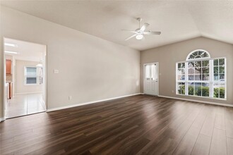 29417 Forest Floor Ln, Unit 5 in Spring, TX - Building Photo - Building Photo