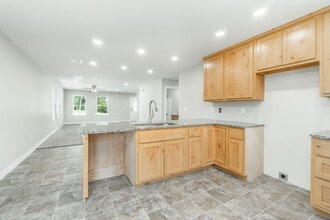 807 Jesse James Rd in Pineville, MO - Building Photo - Building Photo