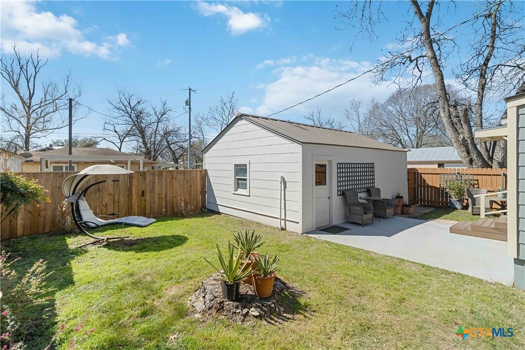 803 Bismark St in Seguin, TX - Building Photo