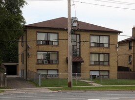 2267 Kipling Ave in Toronto, ON - Building Photo