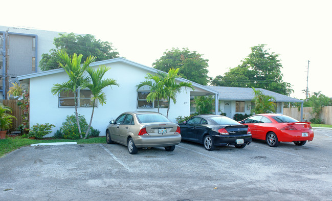 2100 NW 2nd Ave in Wilton Manors, FL - Building Photo - Building Photo