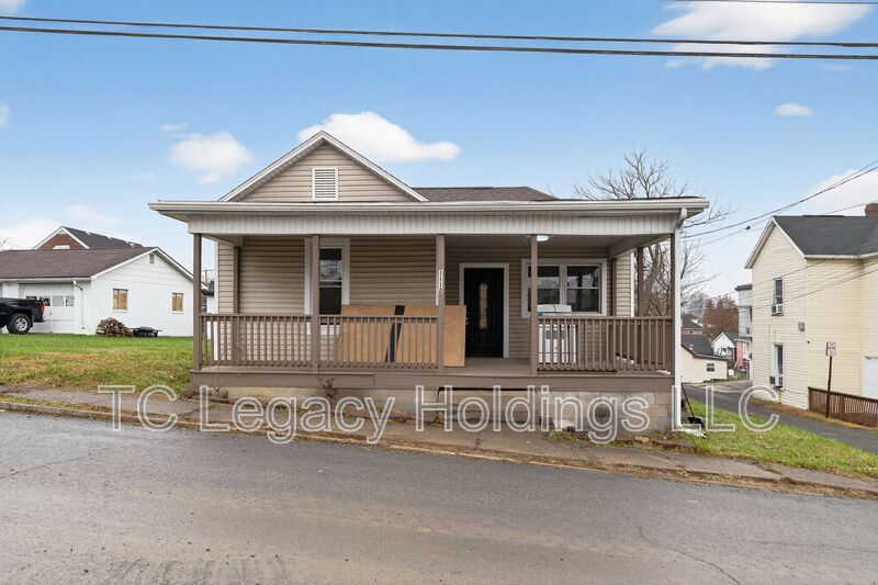 1112 N 17th St in Clarksburg, WV - Building Photo
