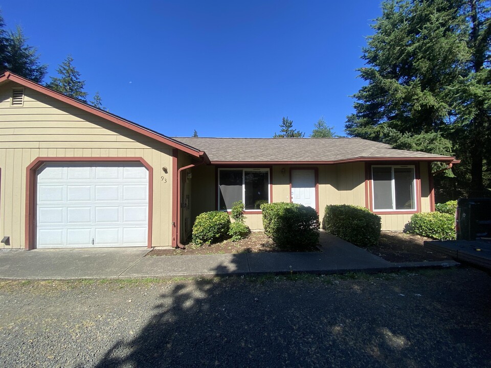 93 E Pine Park Ln in Shelton, WA - Building Photo