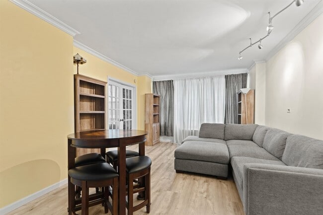 7004 JFK Blvd E in Guttenberg, NJ - Building Photo - Building Photo