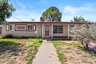 5736 Sun Valley Dr in El Paso, TX - Building Photo