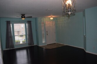 333 Diana Dr in Converse, TX - Foto de edificio - Building Photo