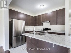 10 Truffle Ct in Brampton, ON - Building Photo - Building Photo