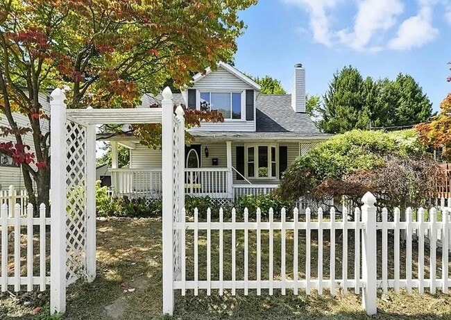 property at 868 Iredell St