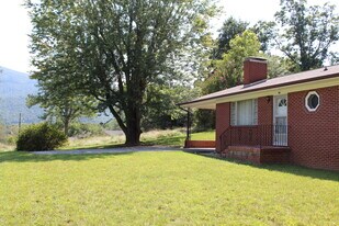 133 Rockdale Ave in Swannanoa, NC - Building Photo