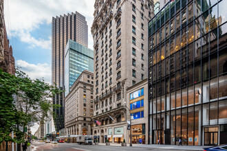 Residences at The St. Regis in New York, NY - Foto de edificio - Building Photo