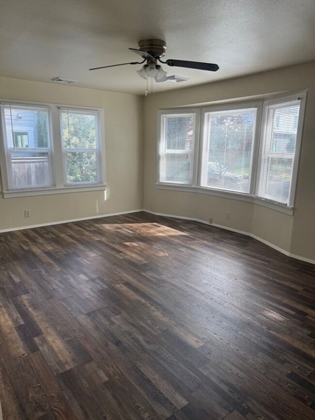 7045 N Omaha Ave in Portland, OR - Building Photo - Building Photo