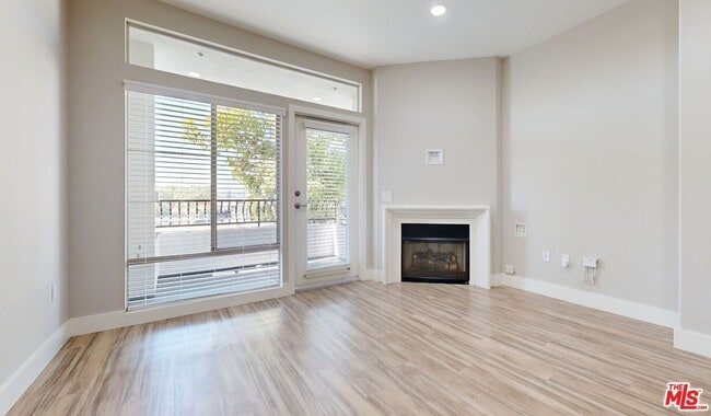 6260 W 3rd St in Los Angeles, CA - Building Photo - Building Photo