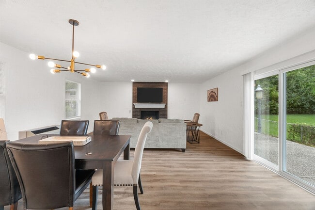 11814 Flushing Dr in Maryland Heights, MO - Building Photo - Building Photo