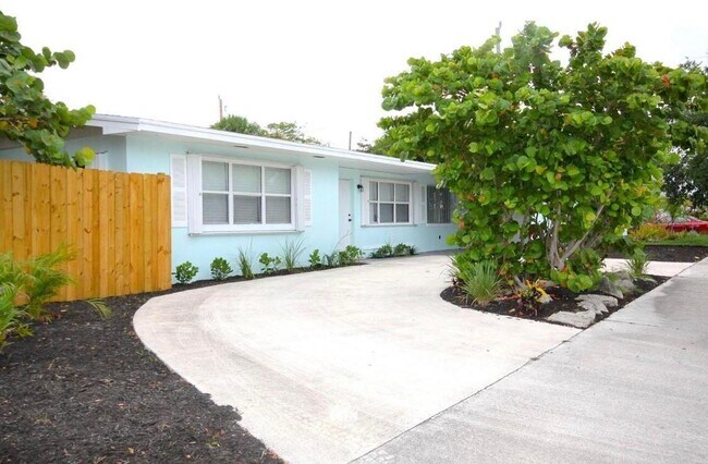 5501 Spruce Ave in West Palm Beach, FL - Building Photo - Building Photo
