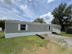 207 Esther Ct in Cherryville, NC - Building Photo