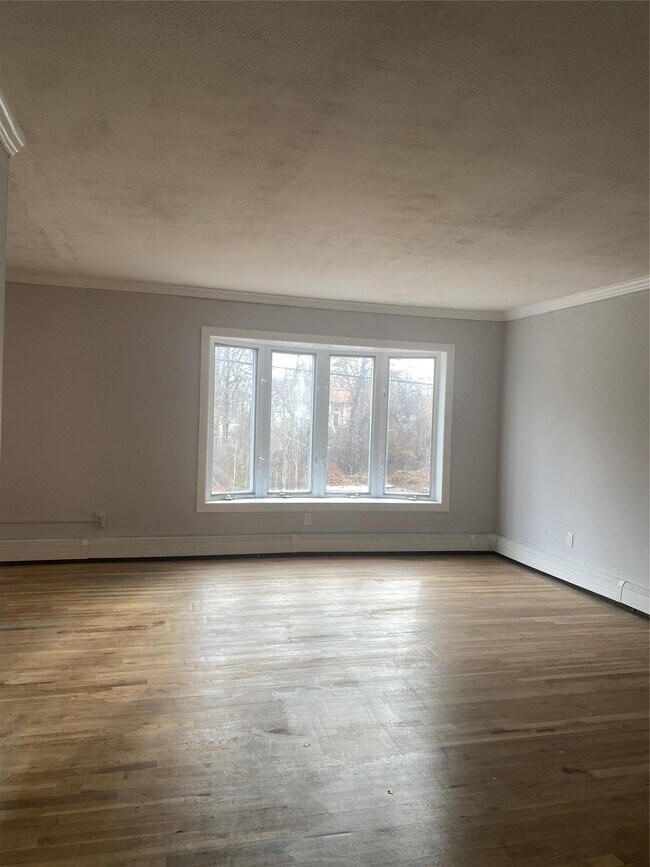 123 Lakeway Dr in West Babylon, NY - Building Photo - Building Photo