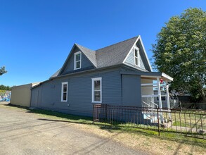 323 8th St in Raymond, WA - Building Photo - Building Photo