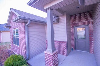 2705 Iron Gate Dr in Columbia, MO - Building Photo - Building Photo