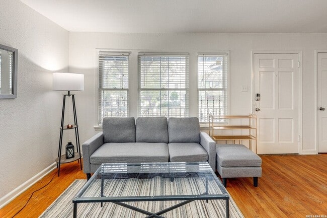 332 Natalen Ave in San Antonio, TX - Building Photo - Building Photo