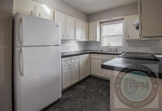 8639 Lakeview Dr in Omaha, NE - Building Photo - Building Photo