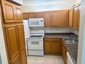 1011 Green Pine Blvd in West Palm Beach, FL - Building Photo - Building Photo