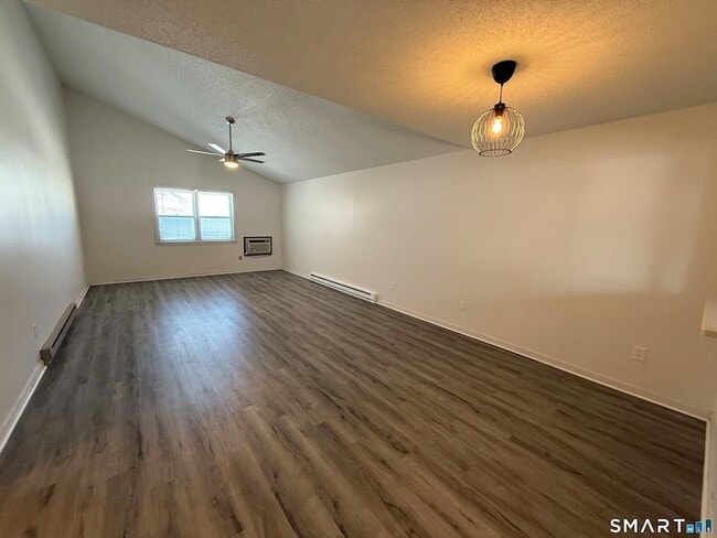 699 S Main St, Unit 323 in Torrington, CT - Building Photo - Building Photo