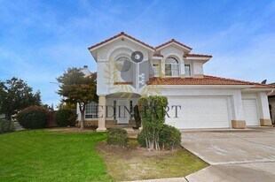2233 E Christopher Dr in Fresno, CA - Building Photo