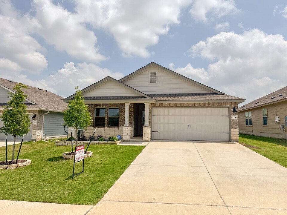 1920 Rosson St in Nolanville, TX - Building Photo