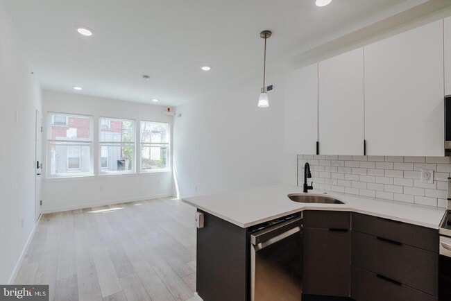 property at 1003 W Dakota St