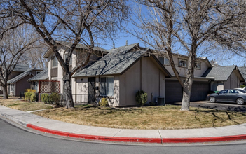 2283 Oppio St in Sparks, NV - Foto de edificio - Building Photo