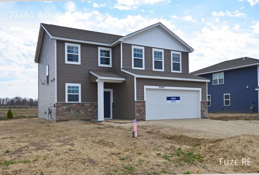 23465 Ashbury Dr in Rogers, MN - Foto de edificio