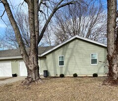 1212 Elm Hills Blvd in Sedalia, MO - Building Photo