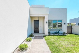 2319 Palos Lp in Laredo, TX - Building Photo - Building Photo