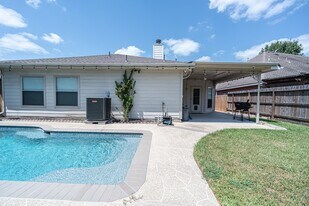 3143 W Hampton Dr in Houston, TX - Building Photo