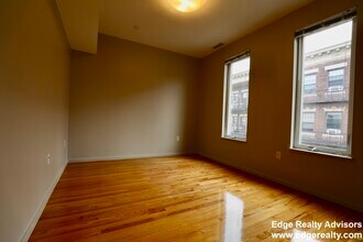 55 Glenville Ave, Unit 1 in Boston, MA - Foto de edificio - Building Photo