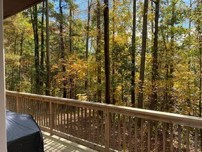 143 Red Huckleberry Ln in Hendersonville, NC - Foto de edificio - Building Photo