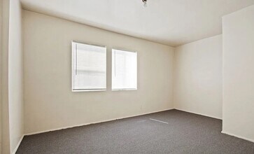 6609 1/2 Brynhurst Ave in Los Angeles, CA - Foto de edificio - Building Photo