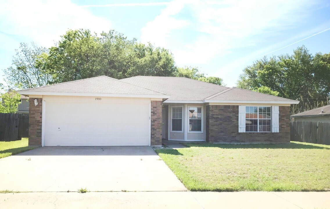 1910 Fleetwood Dr in Killeen, TX - Building Photo