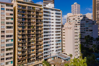 Big Surf Apartments in Honolulu, HI - Building Photo - Building Photo