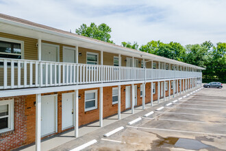 Highland Apartments in Clarksville, TN - Foto de edificio - Building Photo