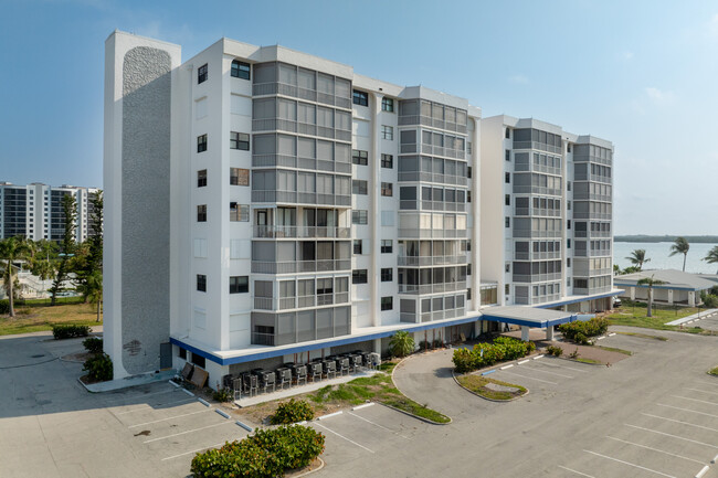 Marina Towers & Yacht Club in Ft. Myers, FL - Building Photo - Building Photo