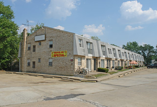 Amber Court Apartments in Magnolia, NJ - Building Photo - Building Photo