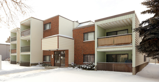 Glenhaven Manor in Edmonton, AB - Building Photo - Building Photo