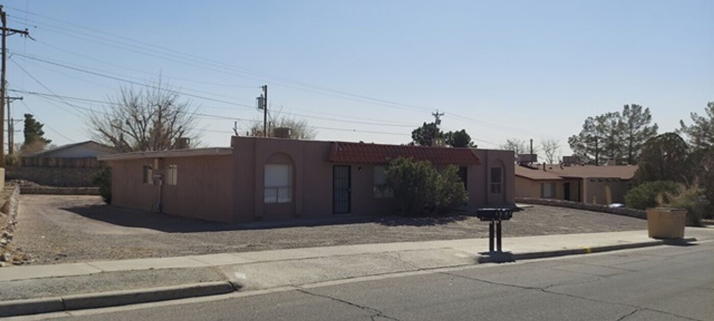2802 E Idaho Ave in Las Cruces, NM - Building Photo