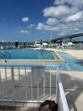 100 Pierce St, Unit 108 in Clearwater, FL - Foto de edificio - Building Photo