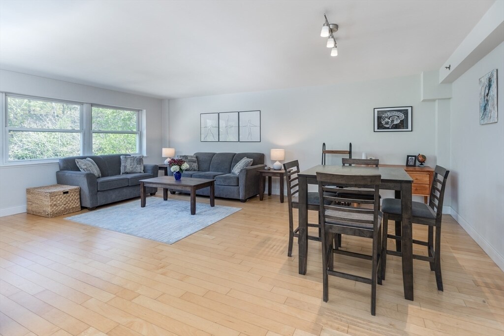 1600 Beacon St, Unit 703 in Brookline, MA - Building Photo