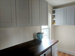 150 Myrtle St-Unit -2nd floor in Manchester, NH - Foto de edificio - Building Photo