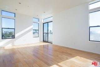 8639 Whitworth Dr in Los Angeles, CA - Building Photo - Building Photo