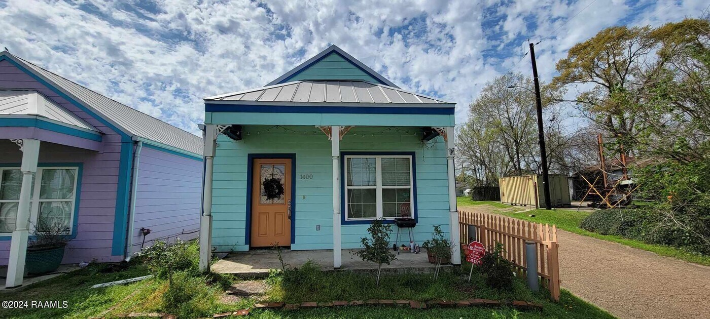 1400 General Mouton Ave in Lafayette, LA - Building Photo