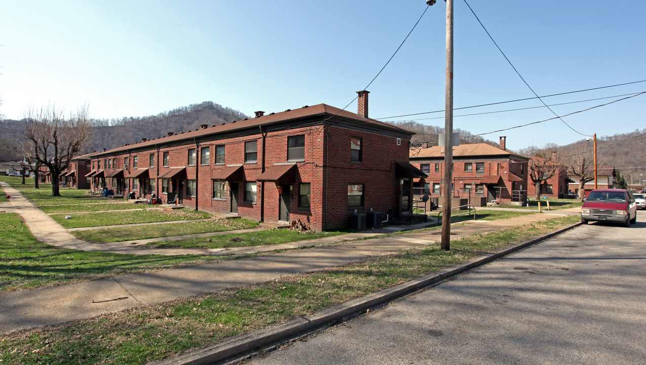 Cantrell Manor Apartments in Williamson, WV - Building Photo